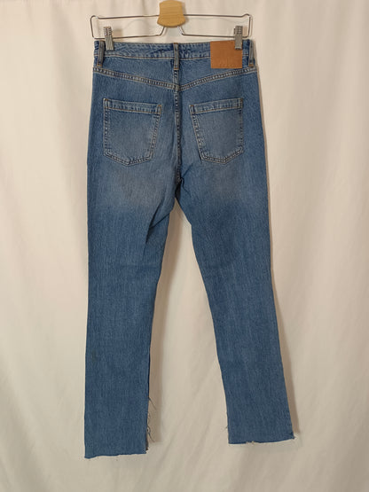 ZARA. Pantalón denim apertura T.38