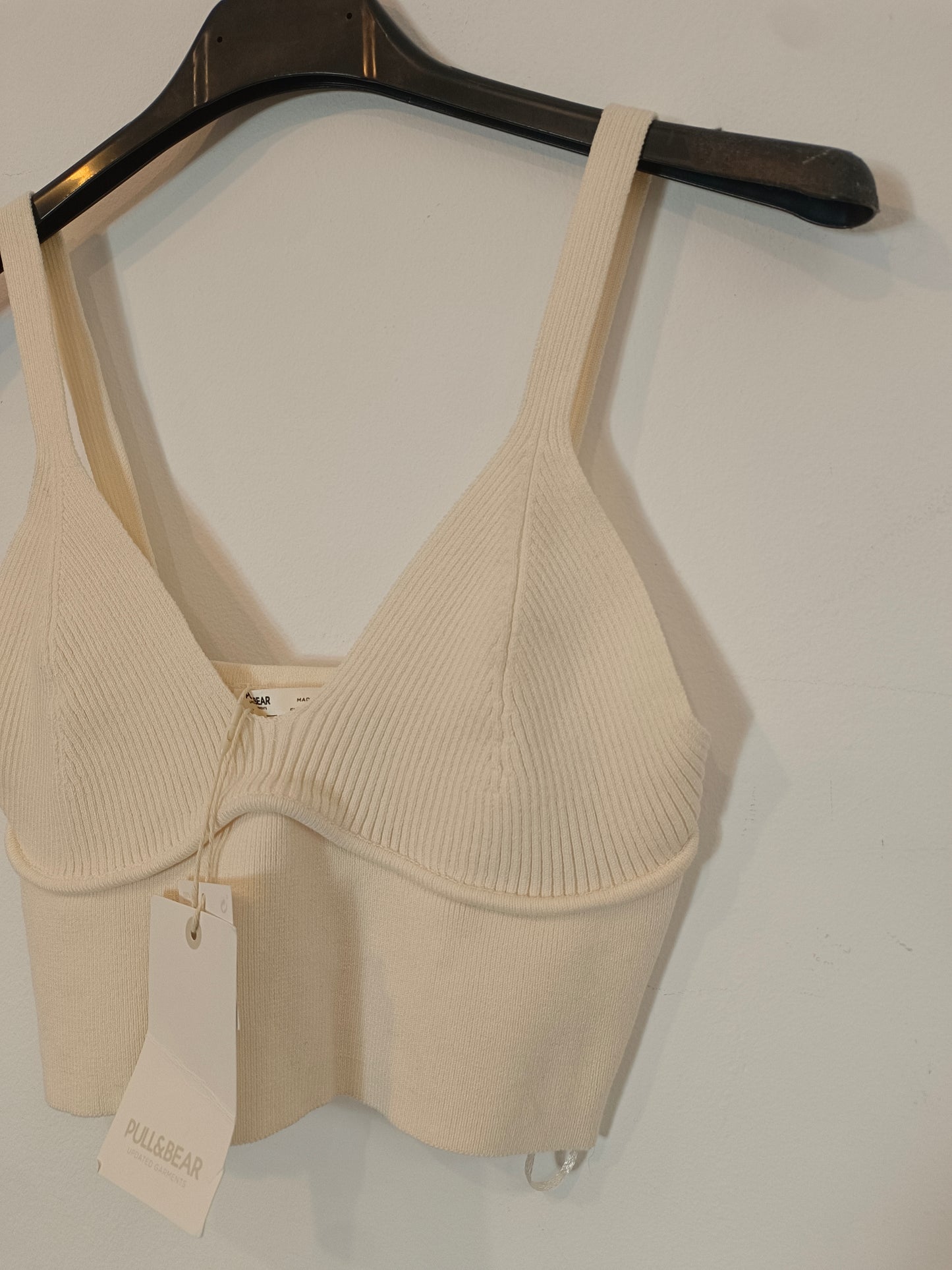 PULL&BEAR. Croptop beige canalé T.s