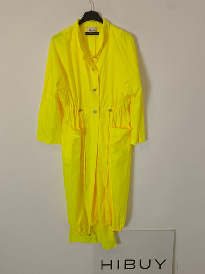 UMO COLLECTION. Cortavientos amarillo  botones joya T.38