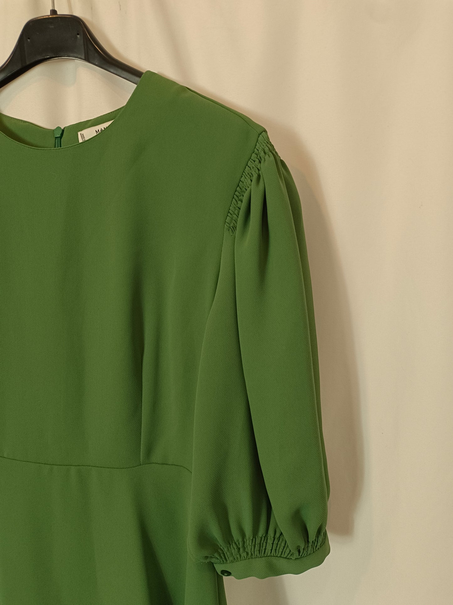 MANGO. Vestido corto verde T.xs