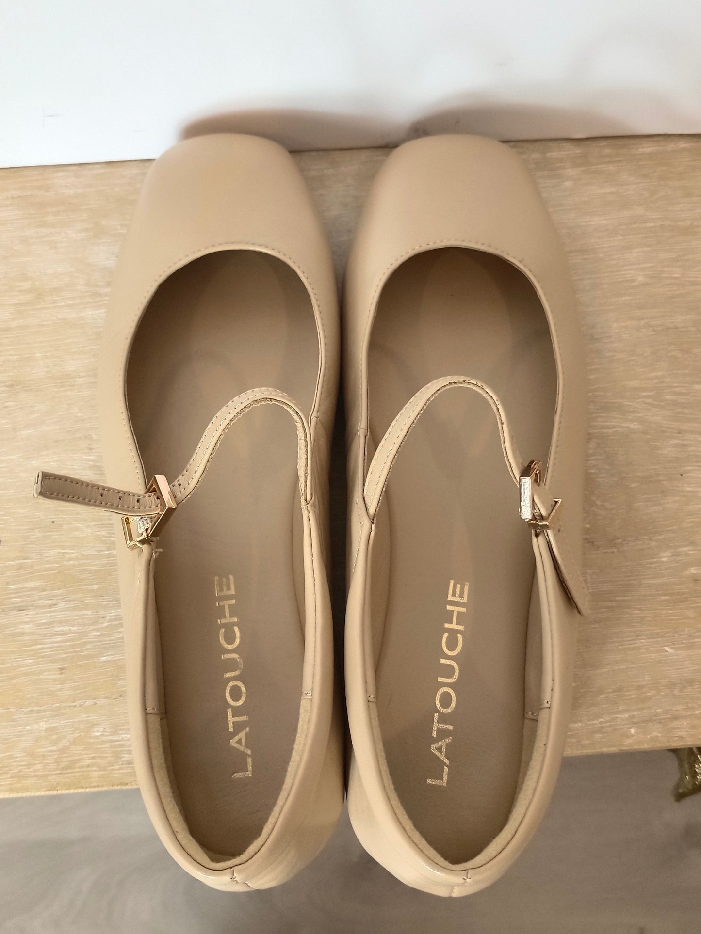 LATOUCHE. Bailarina beige piel T.38