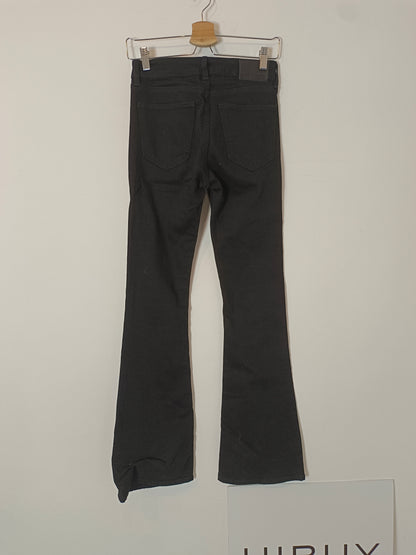 ZARA. Pantalón negro campana T.36