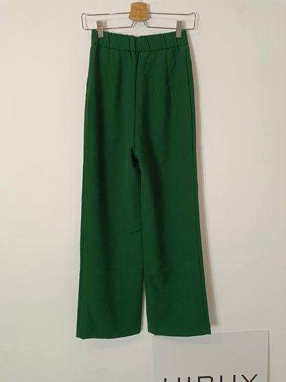 STRADIVARIUS. Pantalón verde pinzas T.34