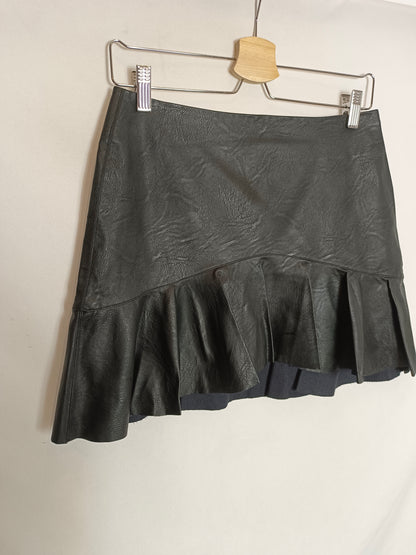 ZARA. Falda corta efecto piel Tm