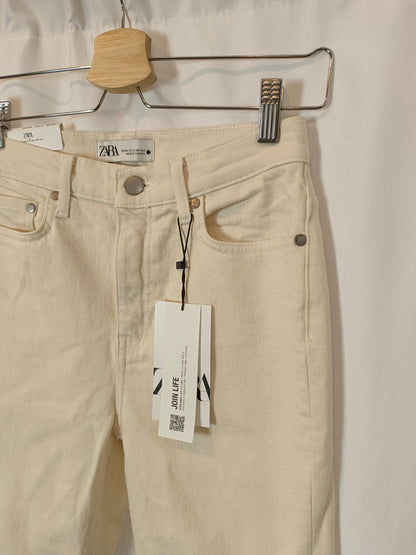 ZARA. Pantalón beige denim T.34