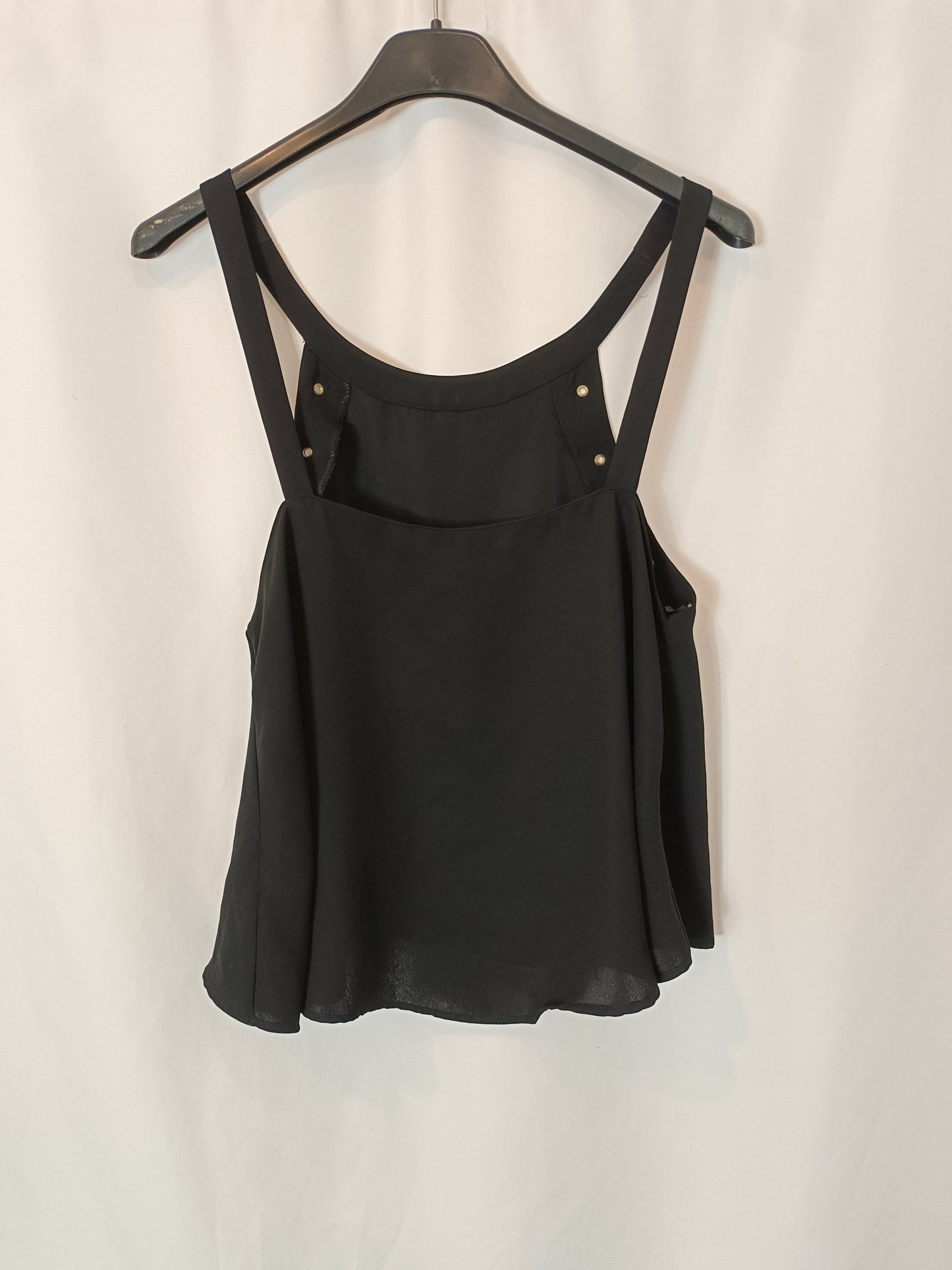 ZARA. Top negro tachuelas T.s