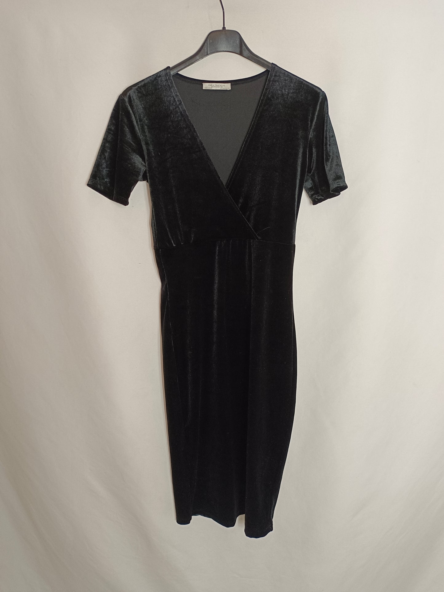 ZARA. Vestido midi terciopelo negro T.s