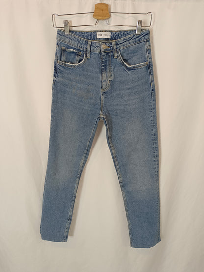 ZARA. Pantalón recto denim T.36