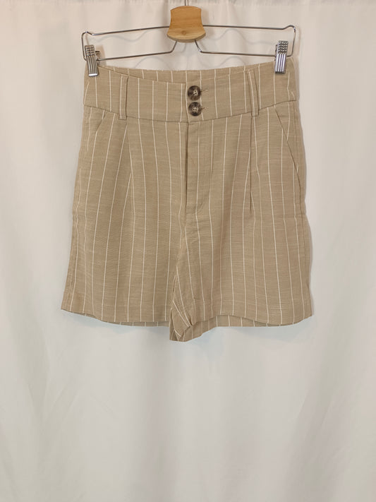 STRADIVARIUS. Pantalón corto rayas T.38