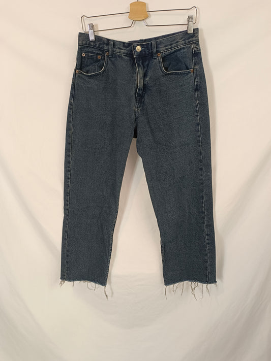 PULL&BEAR. Pantalón denim "regular" T.42