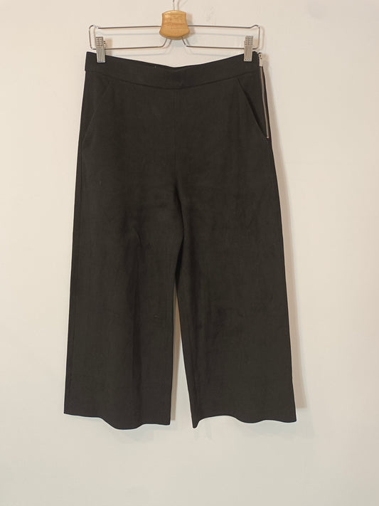 ZARA. Pantalón culotte negro antelina T.m