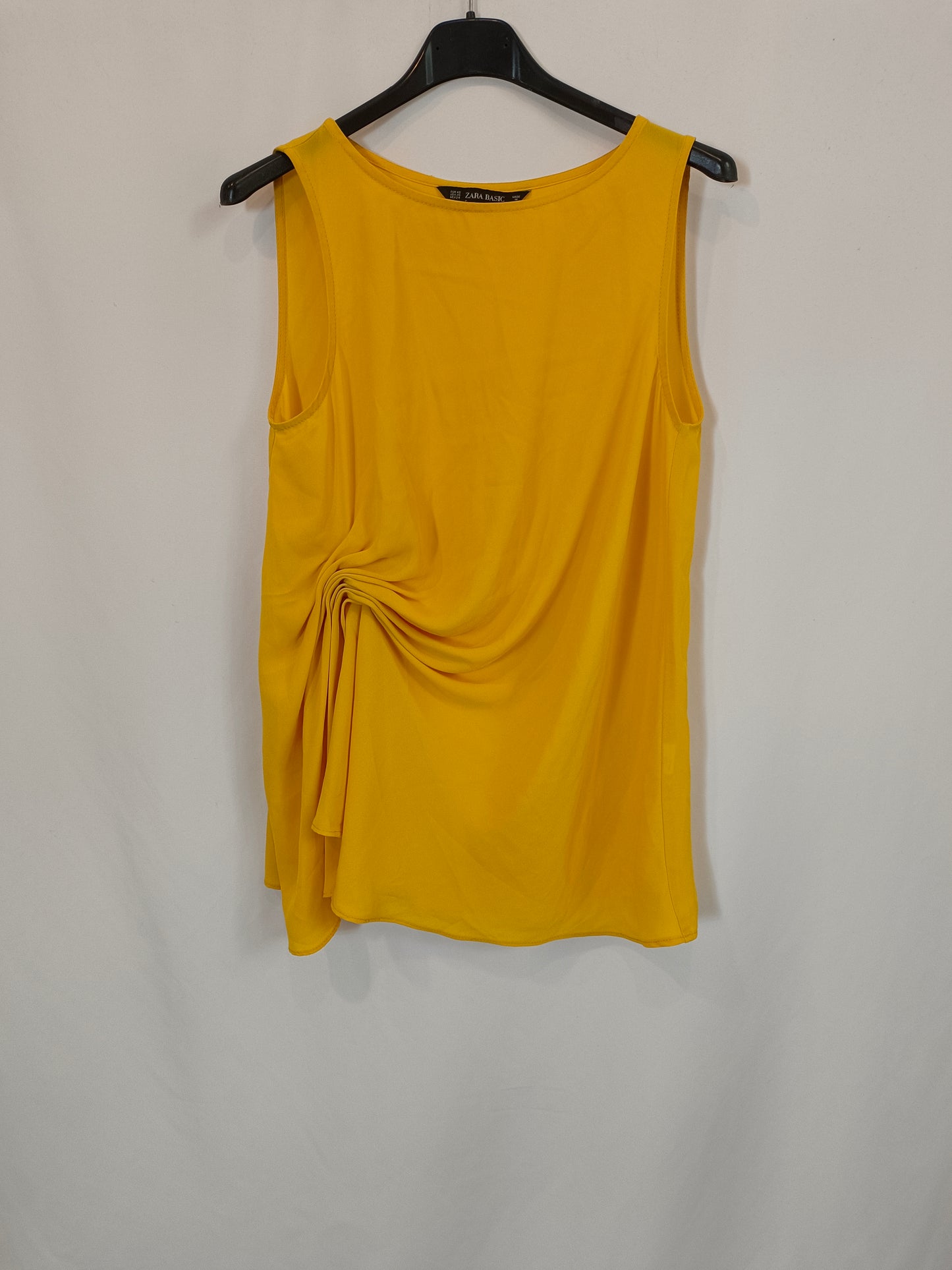 ZARA. Top amarillo detalle fruncido T.xs