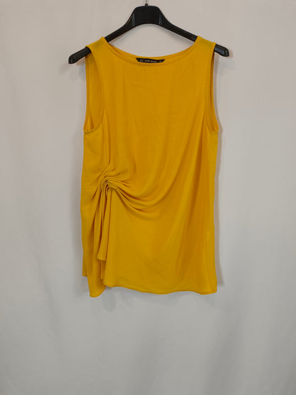 ZARA. Top amarillo detalle fruncido T.xs