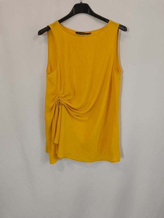 ZARA. Top amarillo detalle fruncido T.xs