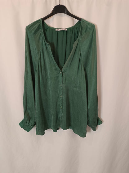 ZARA. Blusa verde fluida T.xs