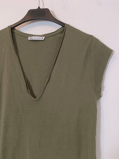 ZARA. Camiseta verde básica T.s