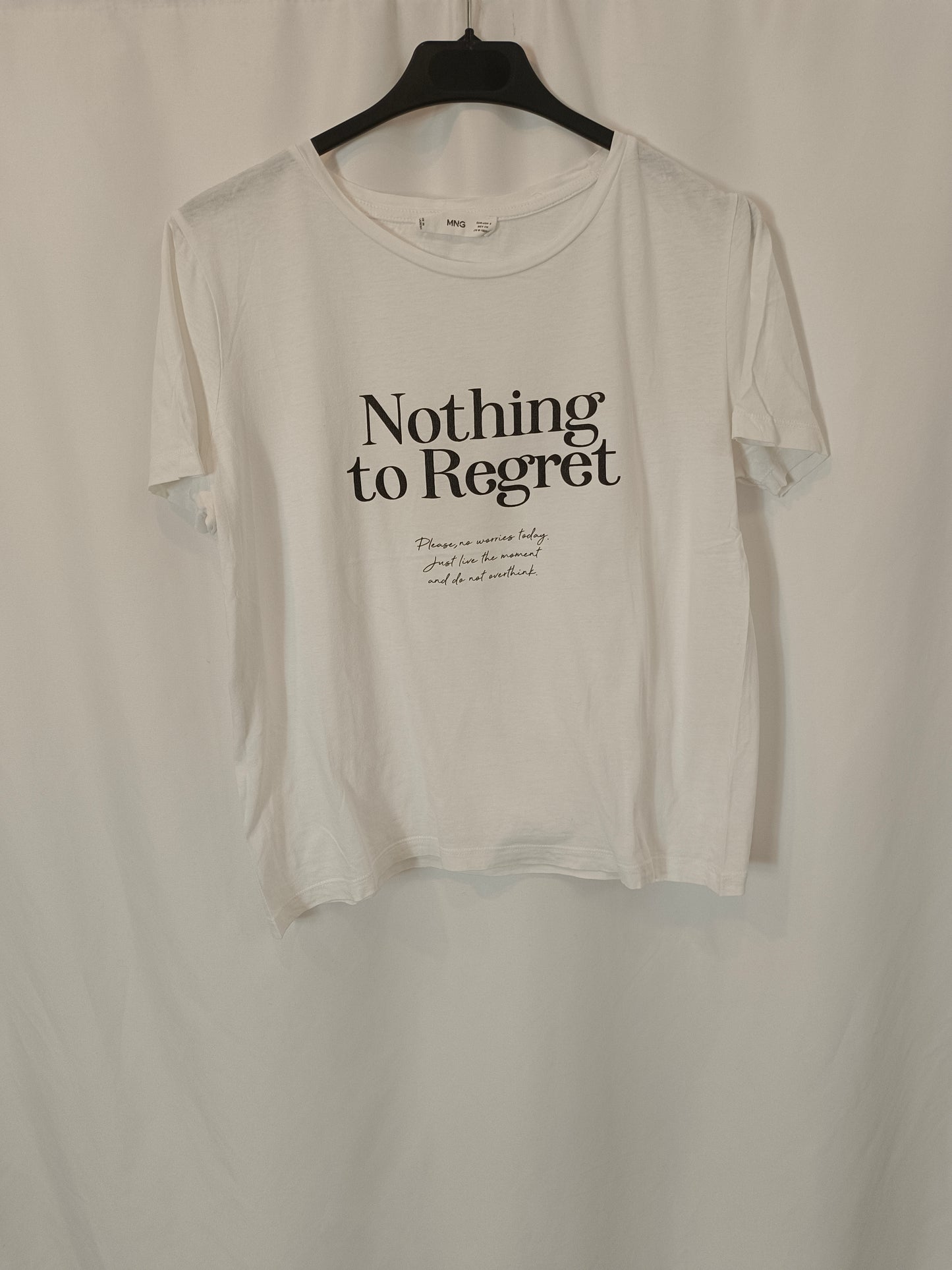 MANGO. Camiseta blanca letras T.s