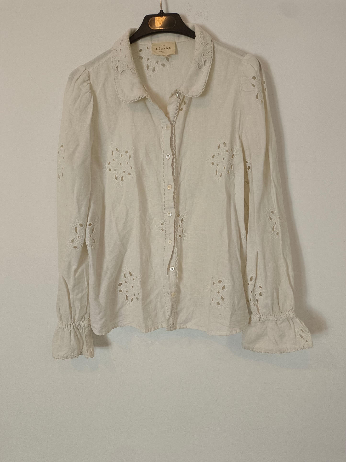 Blusa beige troquelada flores T.36