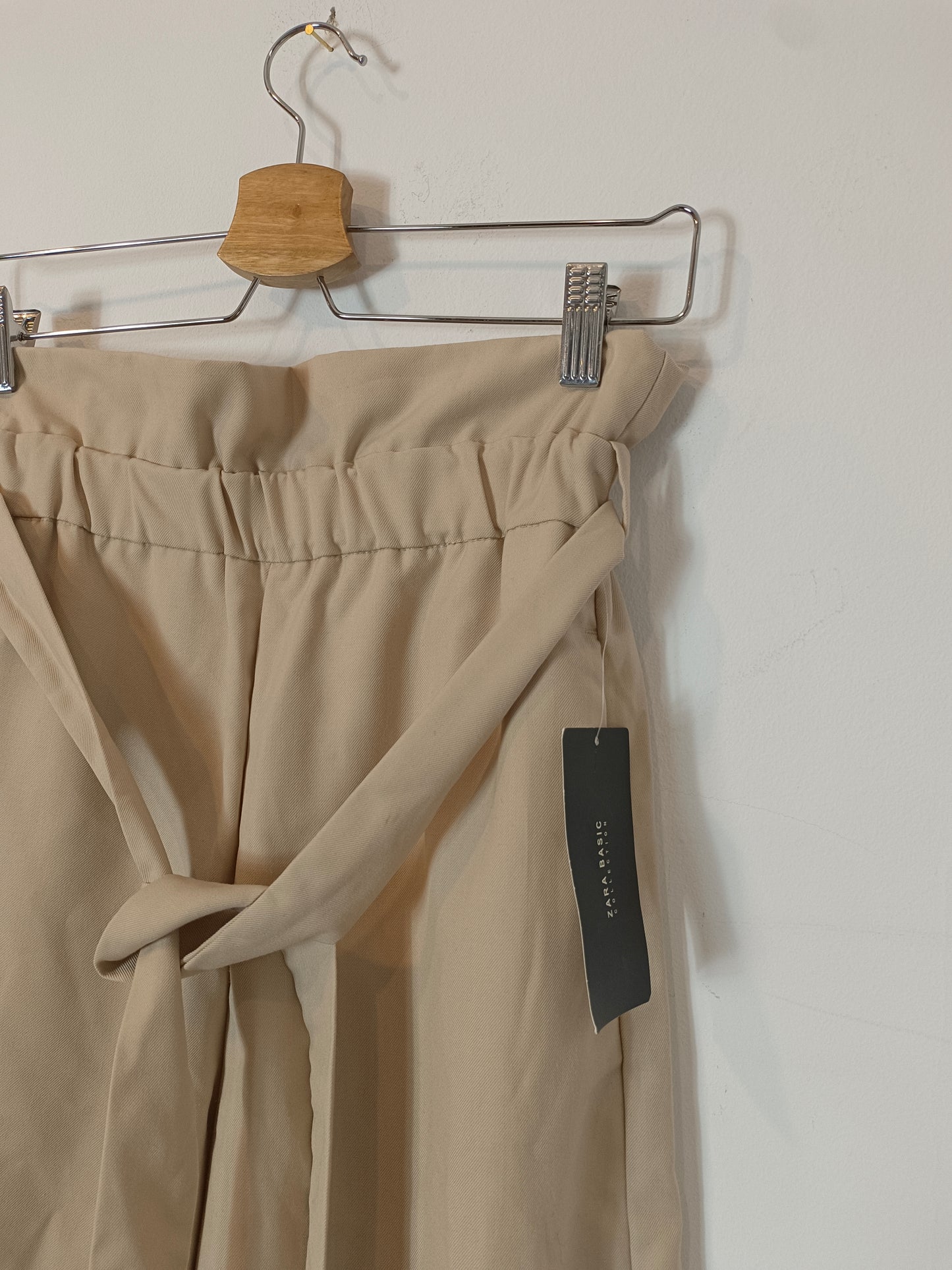 ZARA. pantalón beige fluido T.xs