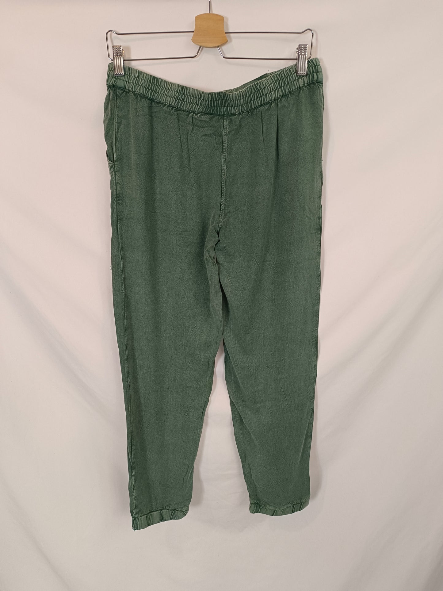 COLINE. Pantalón fluido verde T.m