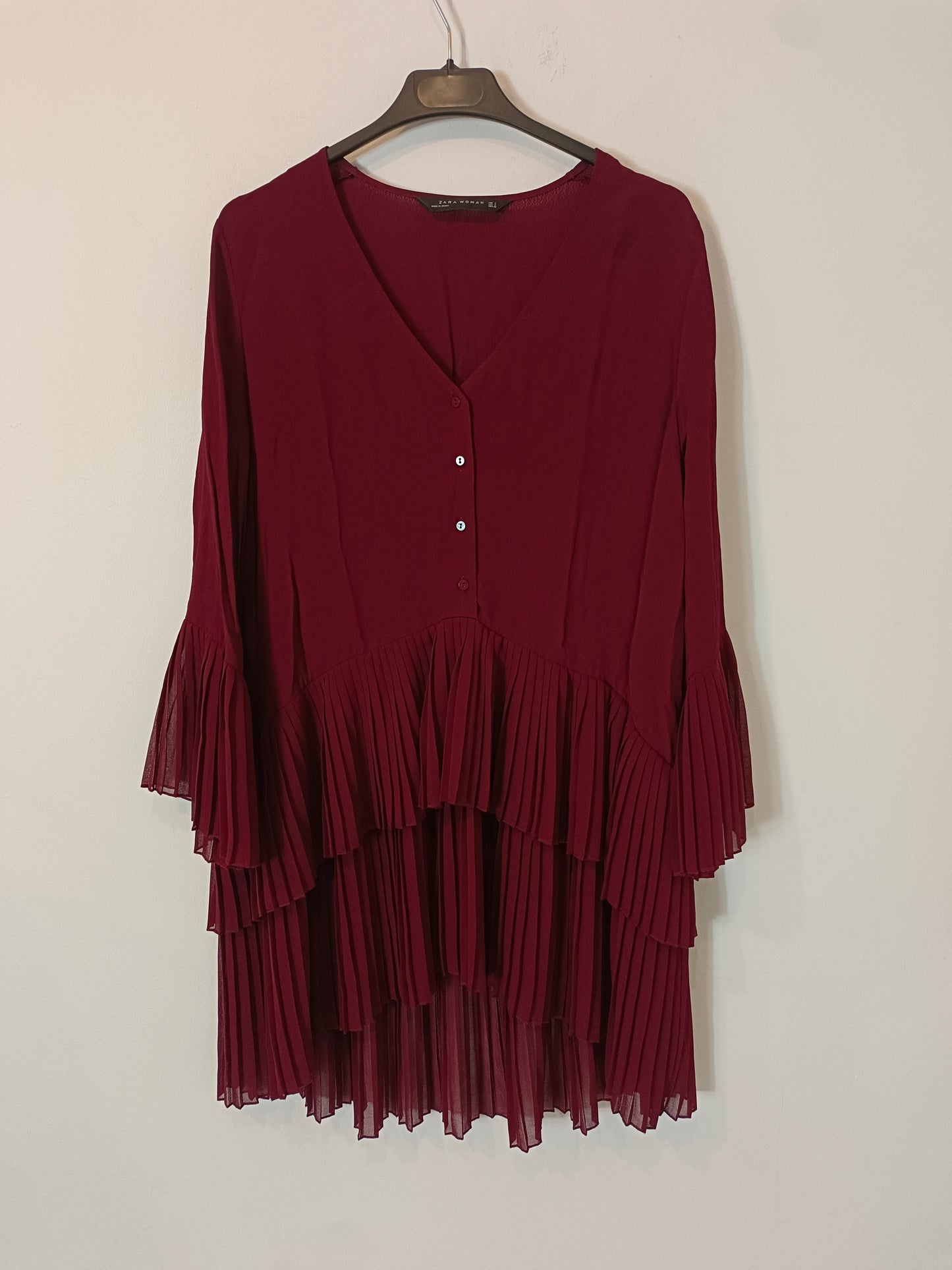 ZARA. Vestido/blusa burdeos plisada T.s