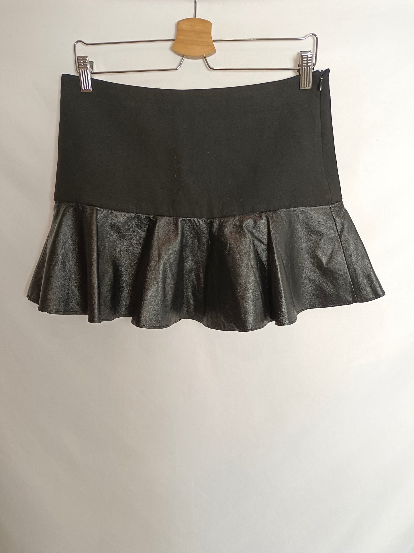 ZARA. falda negra doble textura T.m