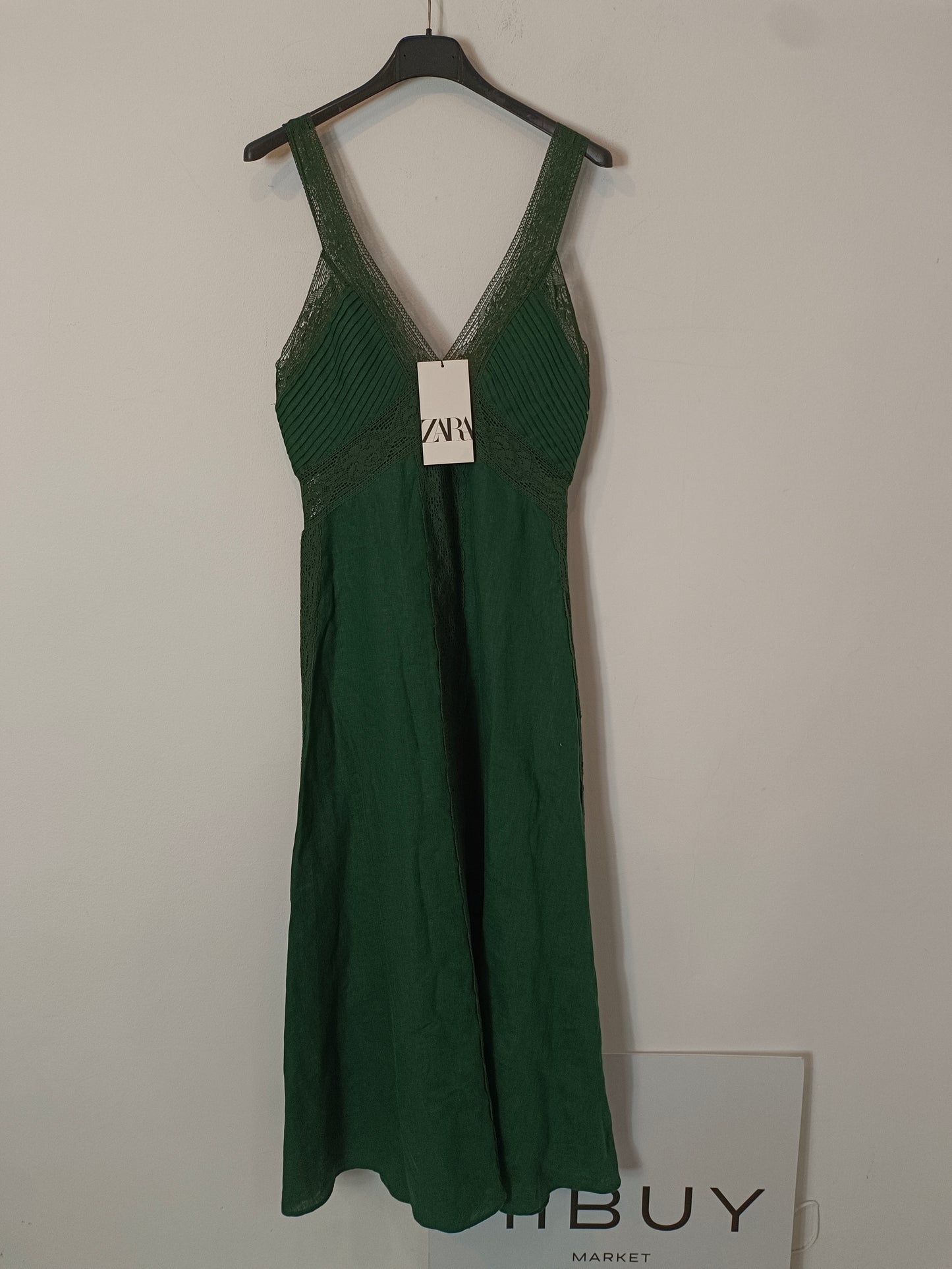 ZARA. Vestido midi verde detalles T.s