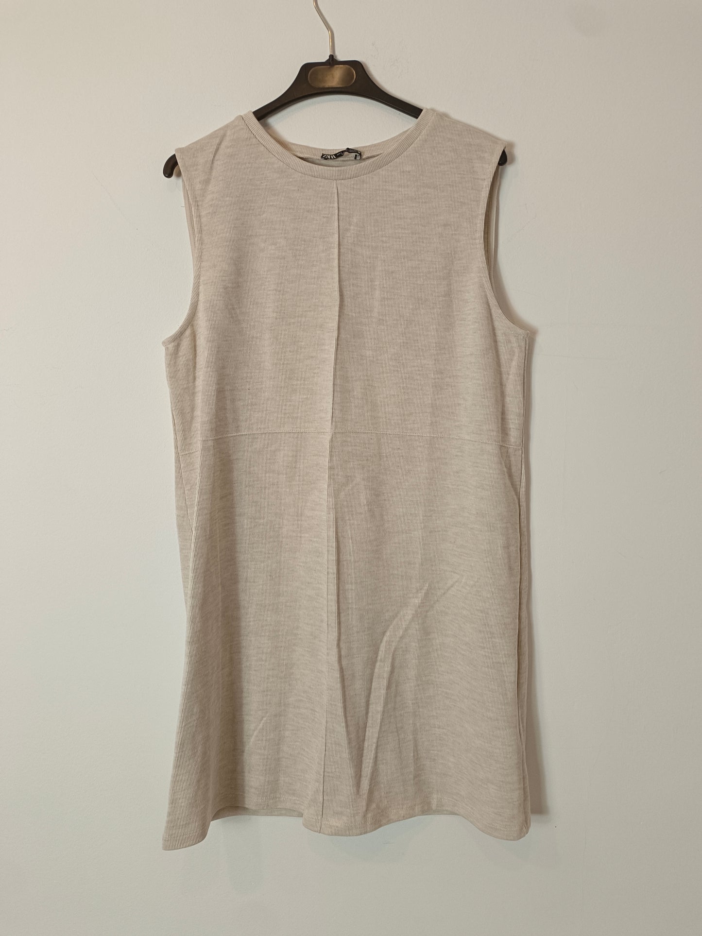 ZARA. Vestido beige canalé T.l