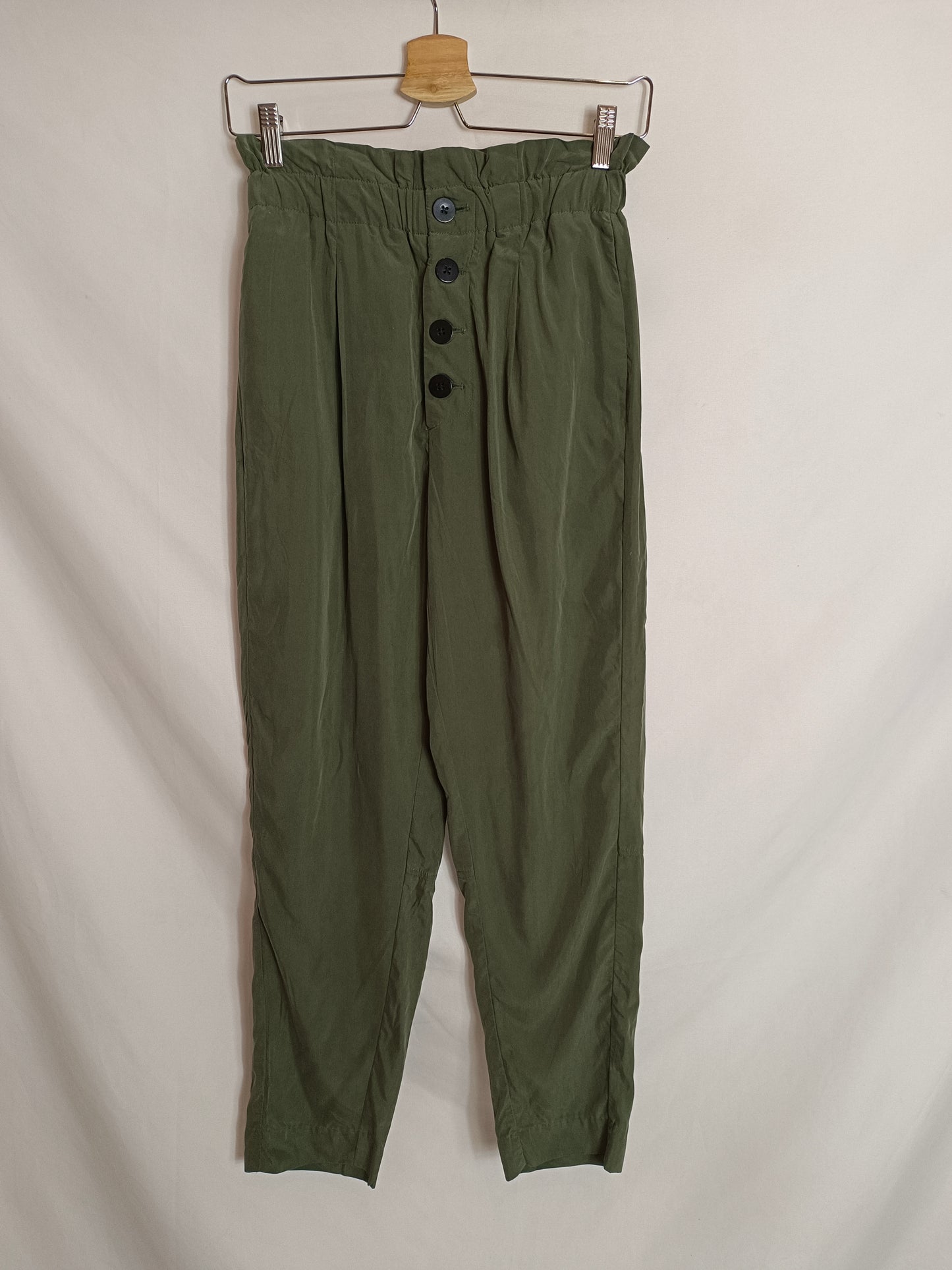 MANGO. Pantalón verde fluido T.xs