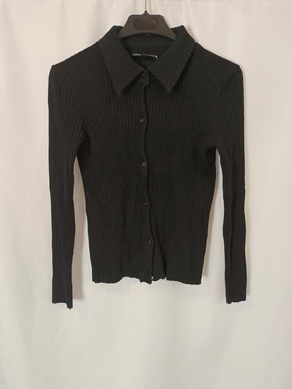 ZARA. Top negro canalé T.s