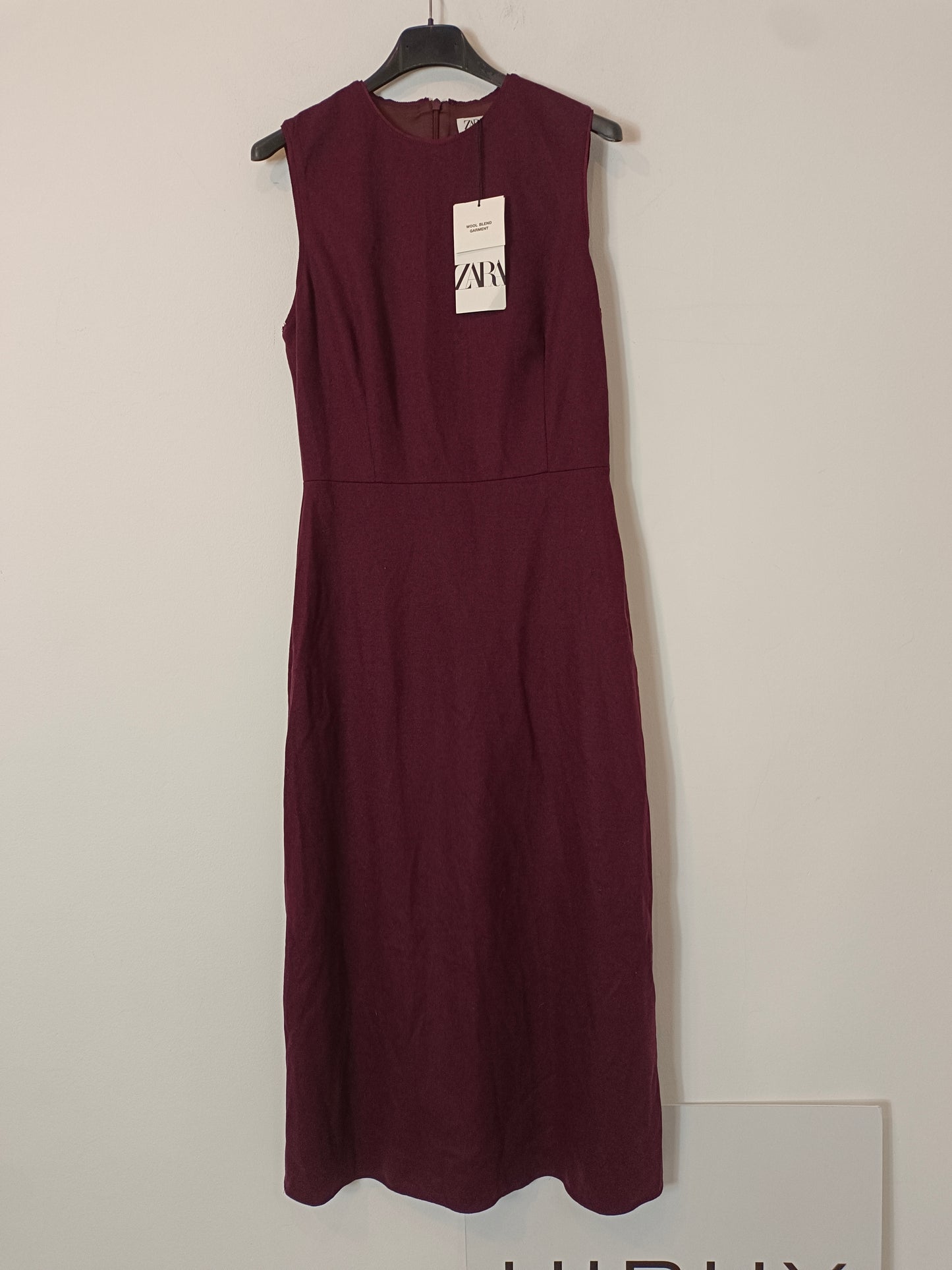 ZARA. Vestido midi burdeos lana T.s