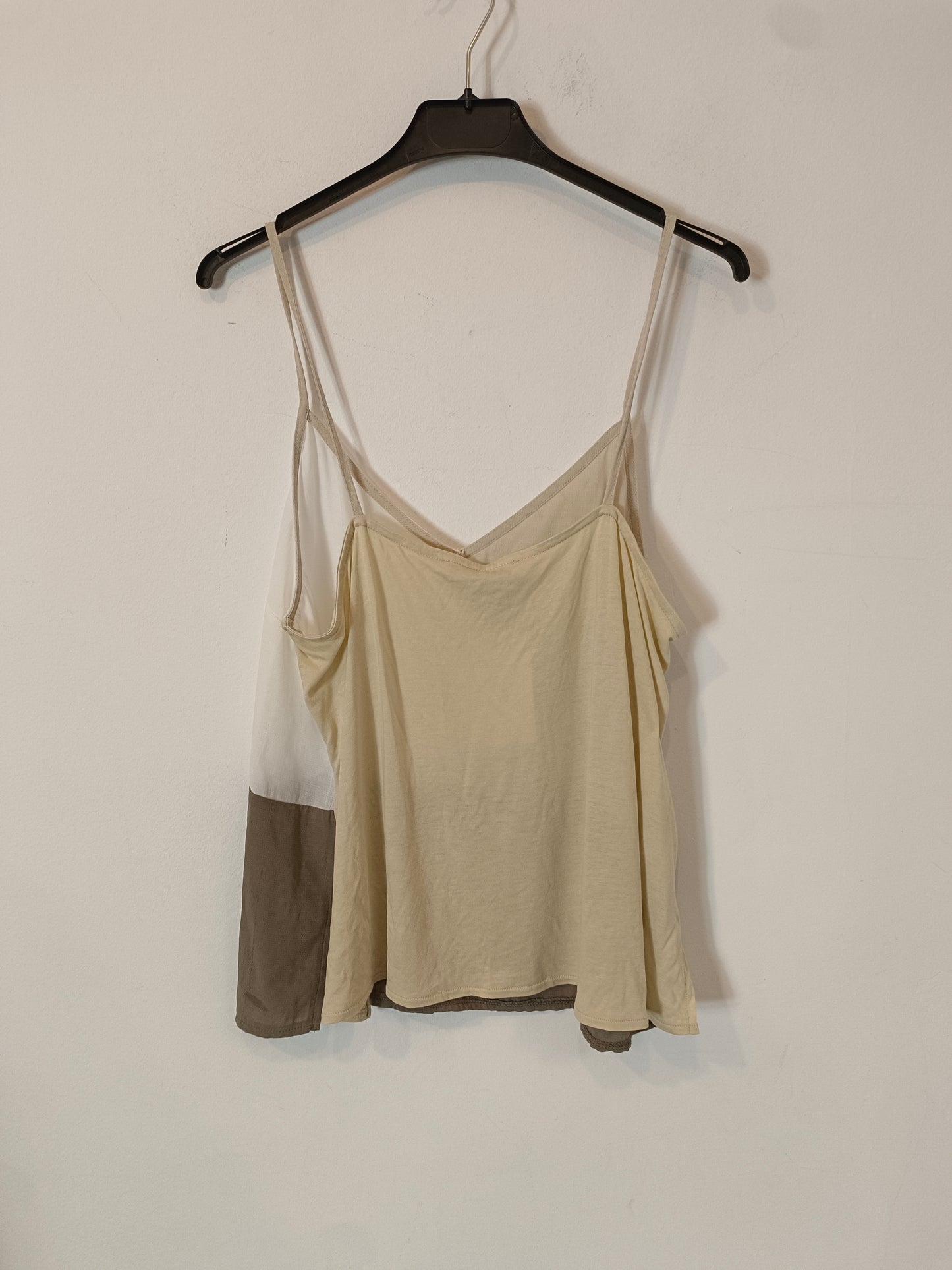 STRADIVARIUS. Blusa bicolor fluida. T M