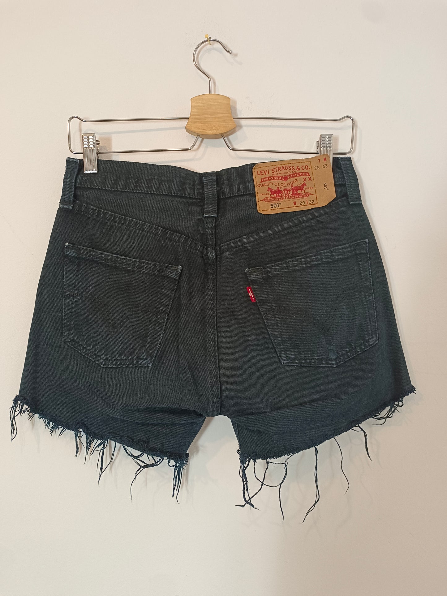 LEVI'S. Pantalón corto azul  501 T.29 (38)