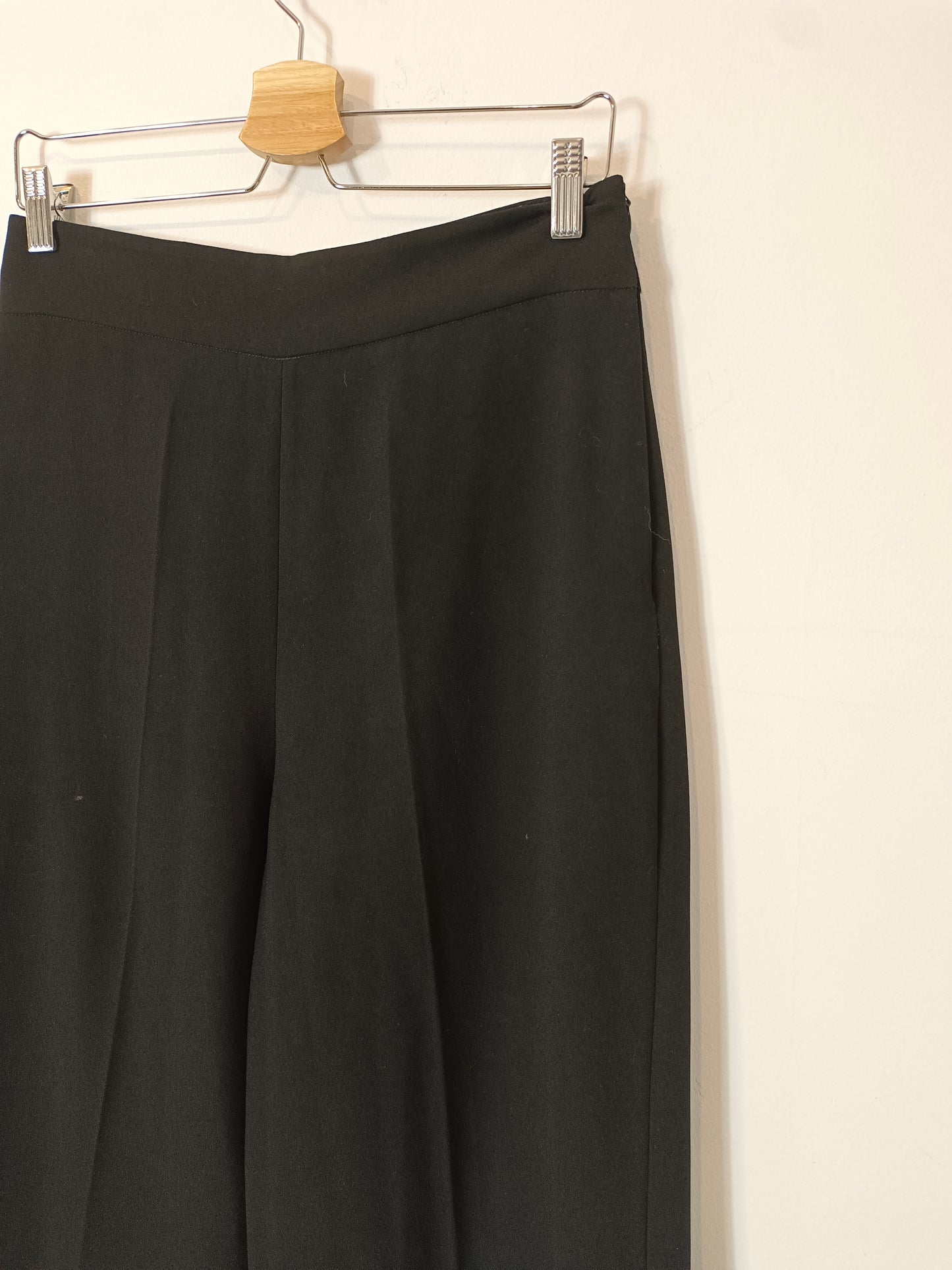 ZARA. Pantalón negro culotte T.m