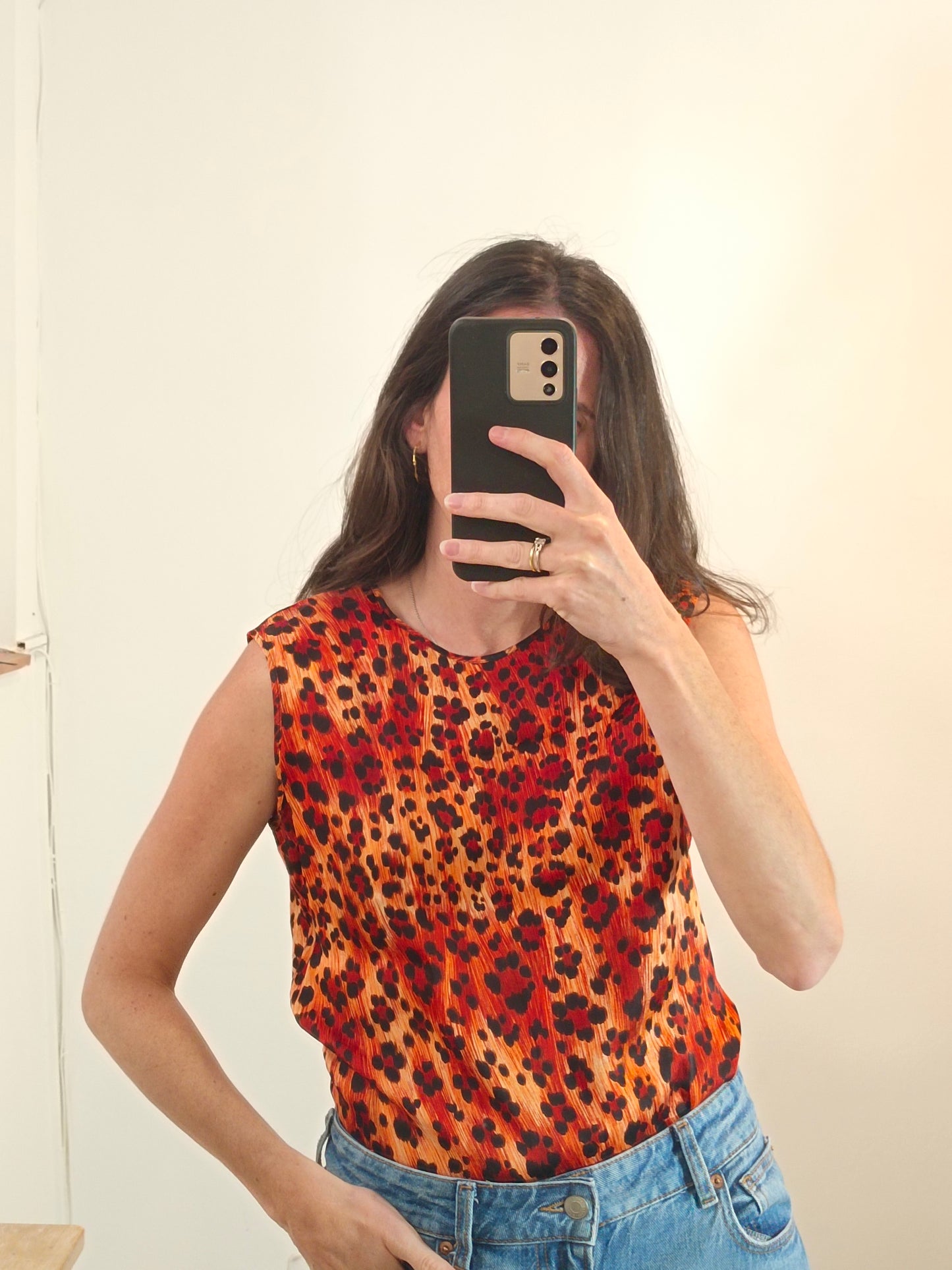 YVES SAIN LAURENT. Top animal print seda. T 38