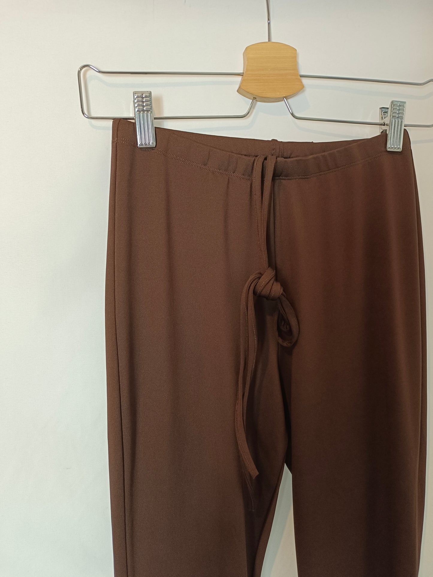 H&M. Pantalón marrón licra T.s