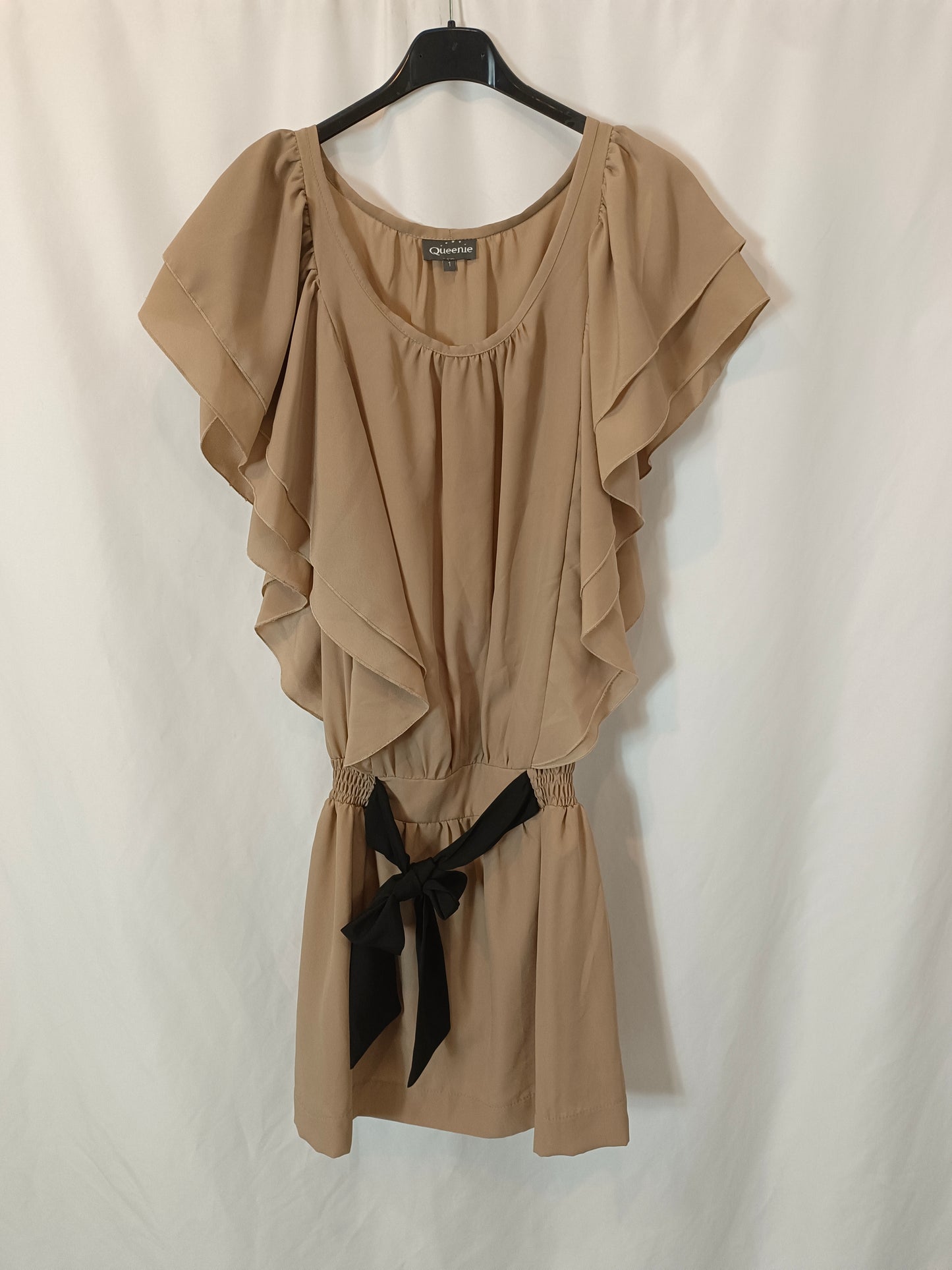 QUEENIE. Vestido beige volantes T.1 (s)