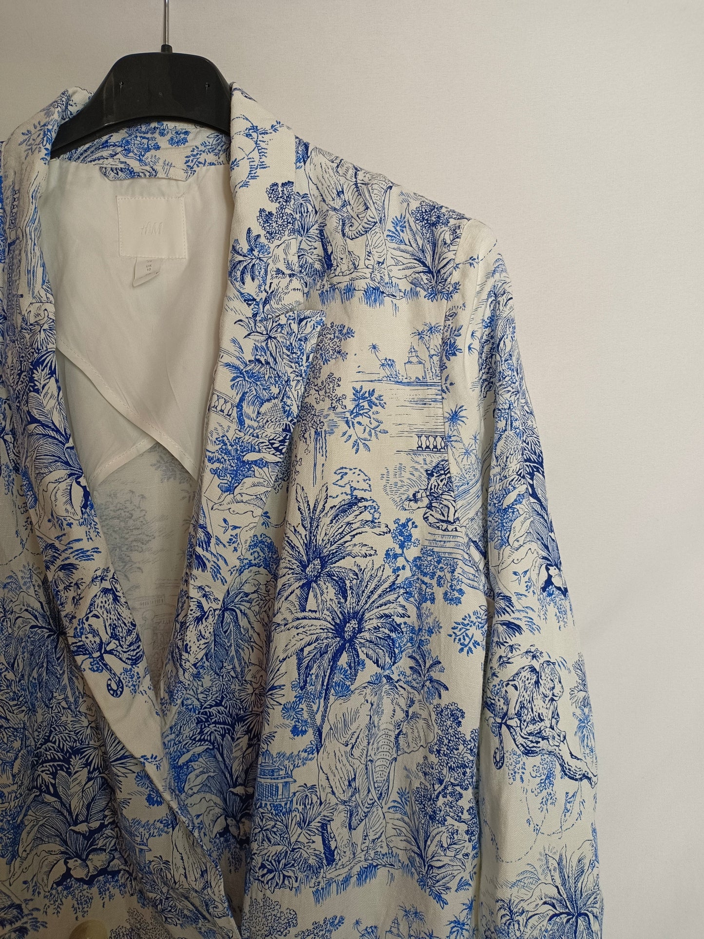 H&M. Blazer blanca estampada T.38