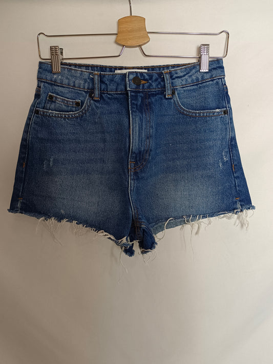 ZARA. Pantalón corto denim T.36