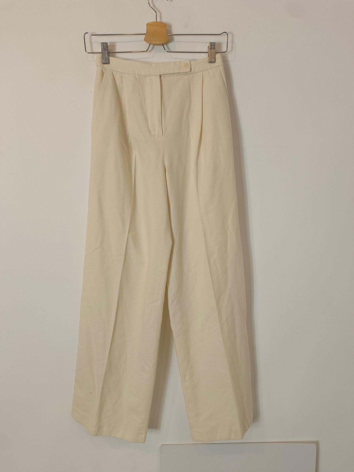 MASSIMO DUTTI. Pantalón pinzas beige crudo  T.34