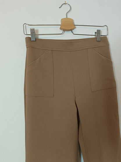 ERRE. Pantalón beige semi elastico T.36