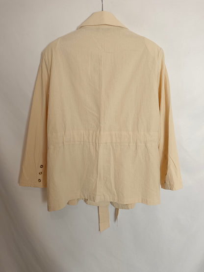 SHEIN. Chaqueta fina beige T.m