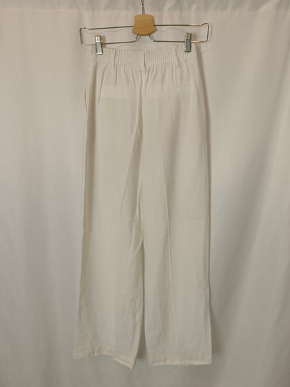 BERSHKA. Pantalón blanco pinzas T.xs