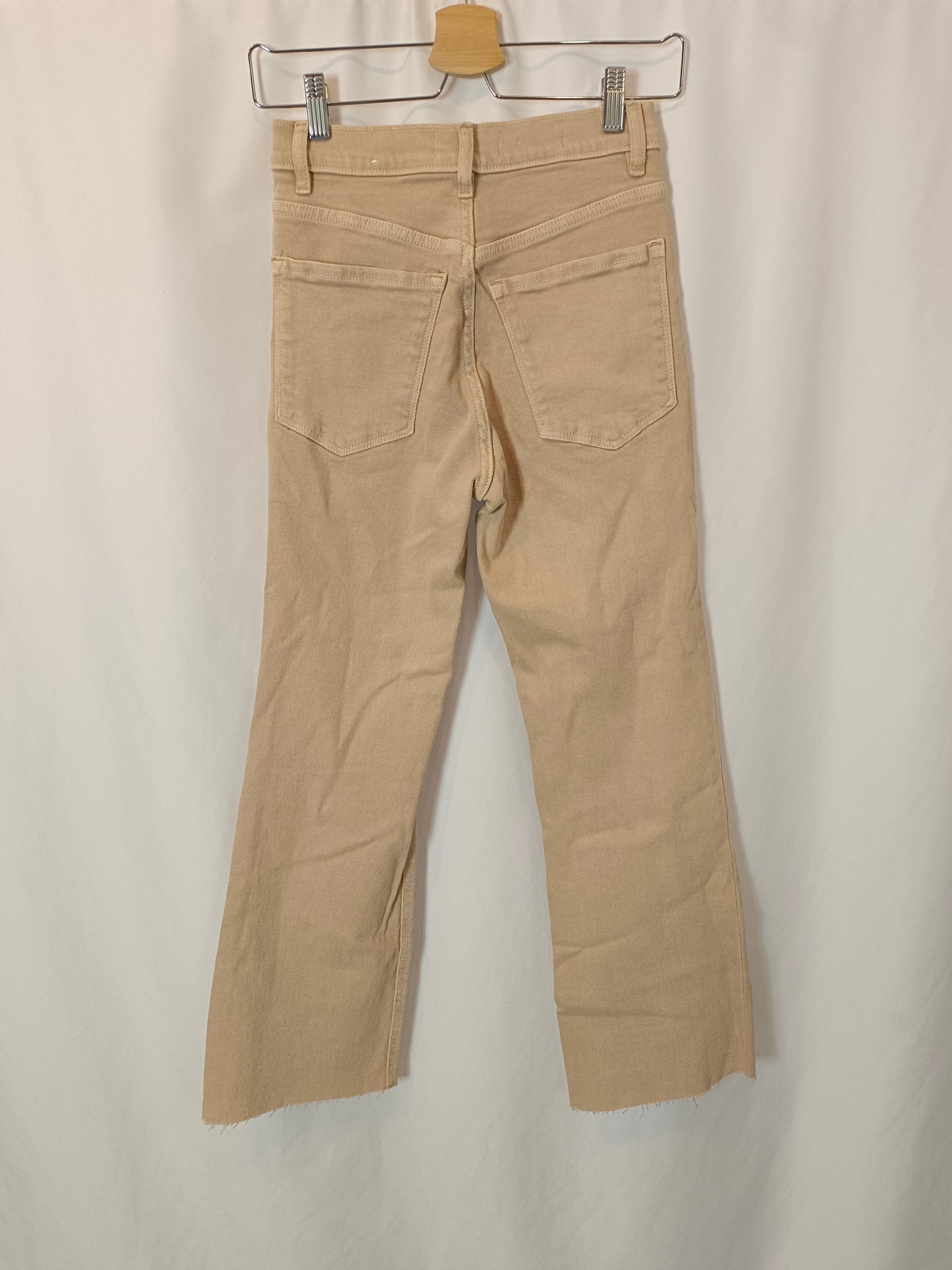 MANGO. Pantalón beige denim T.36