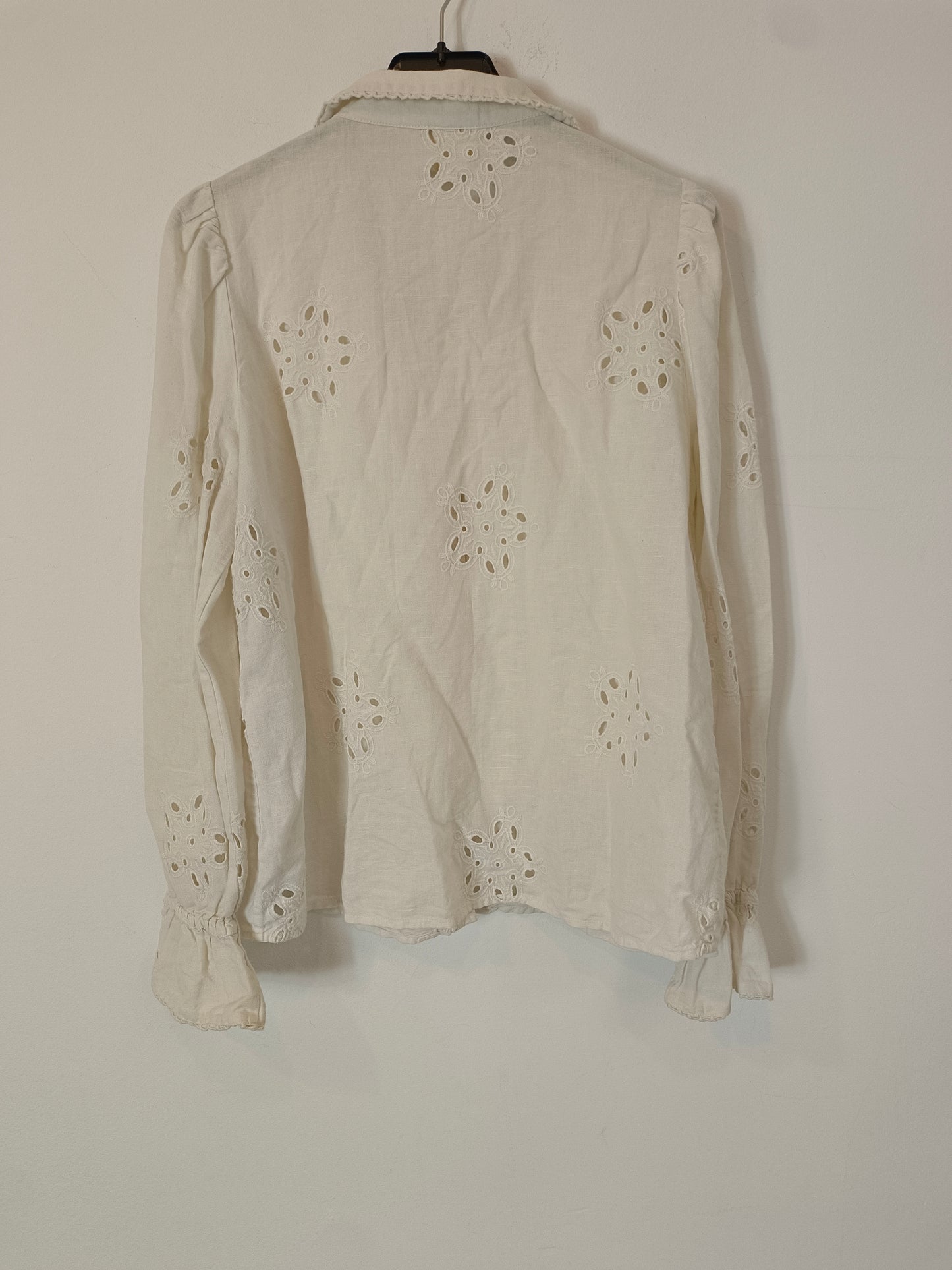 Blusa beige troquelada flores T.36