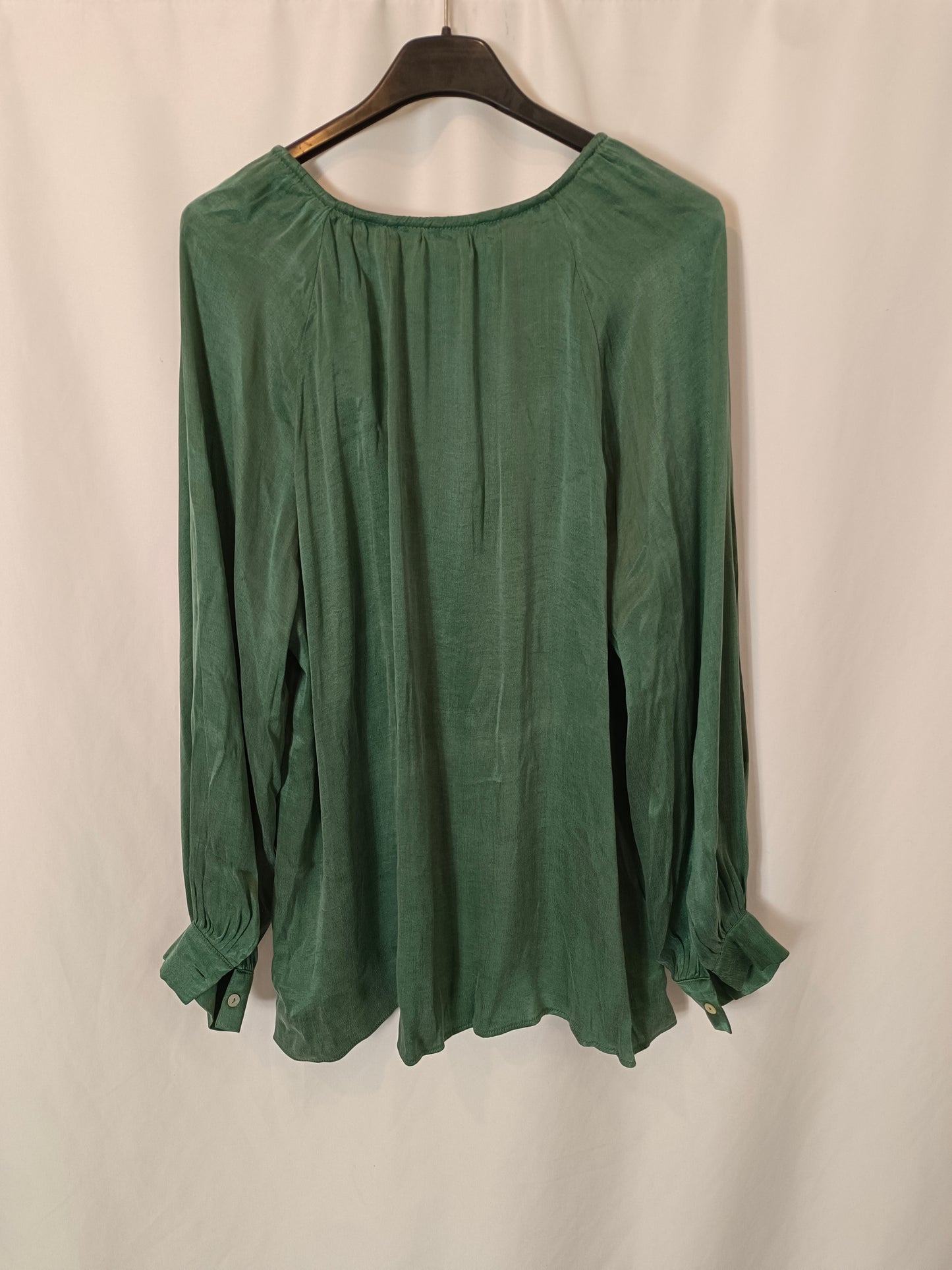 ZARA. Blusa verde fluida T.xs