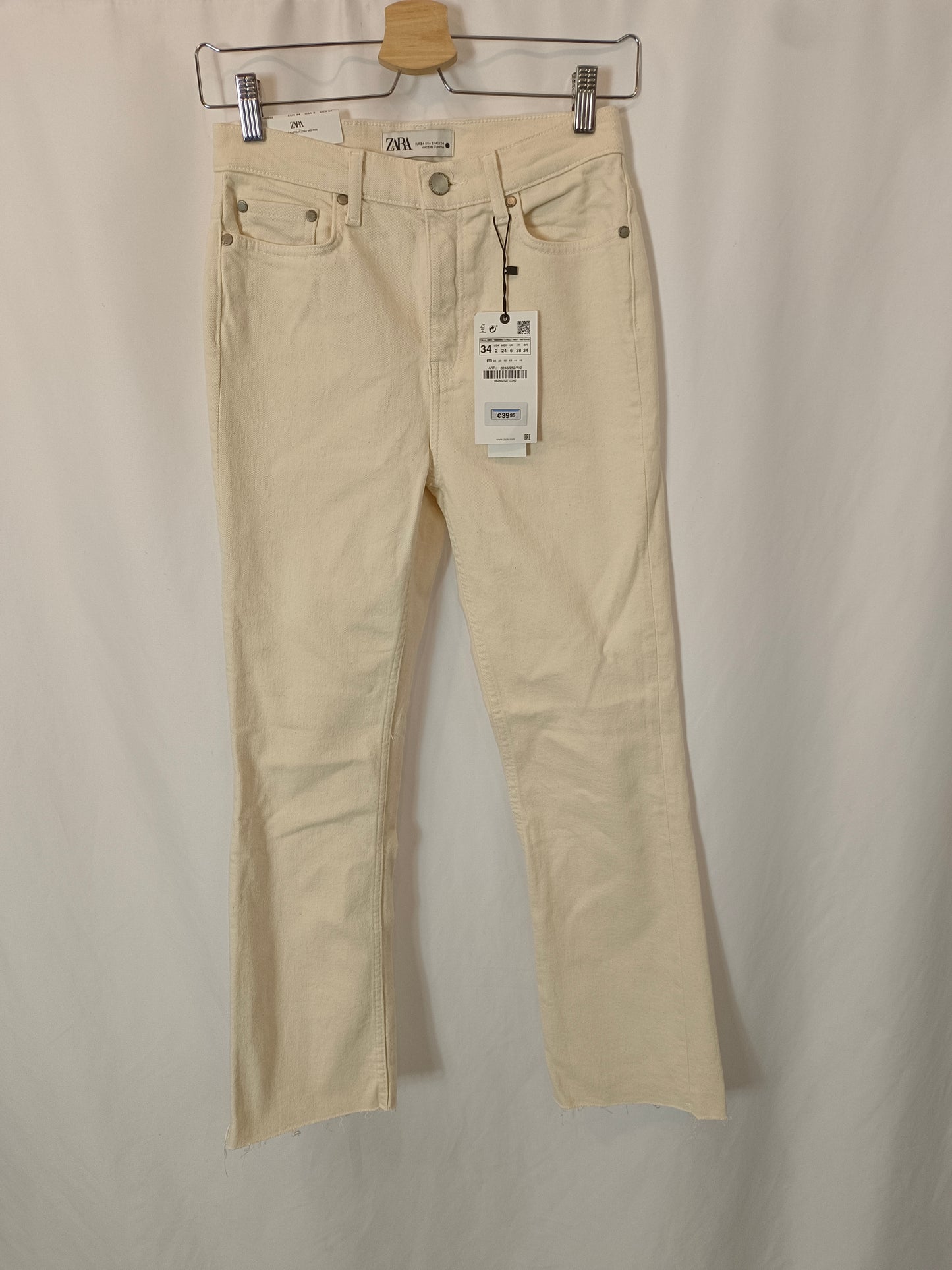 ZARA. Pantalón beige denim T.34