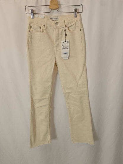 ZARA. Pantalón beige denim T.34