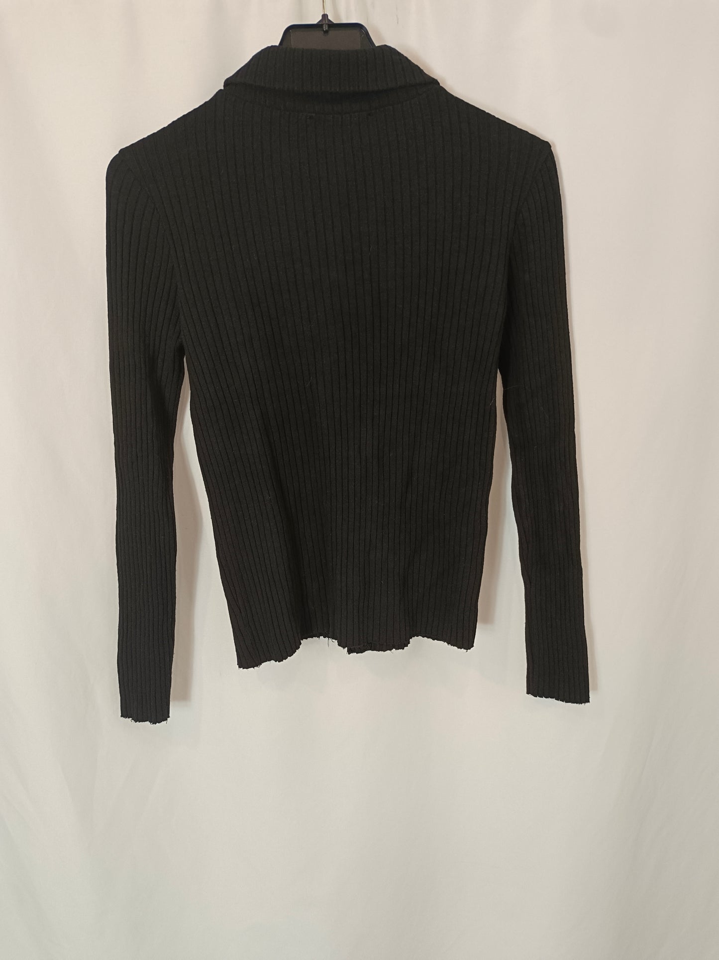 ZARA. Top negro canalé T.s