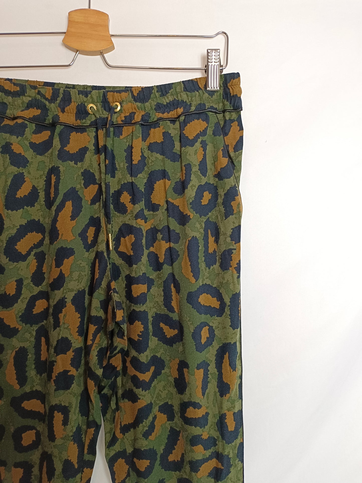 ZADIG&VOLTAIRE. Pantalón fluido camuflaje T.38